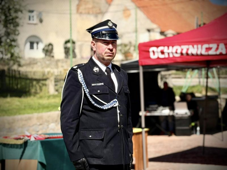 Wyraz jedności, tradycji i strażackiej służby. Uroczystość nadania sztandaru OSP Krzelków