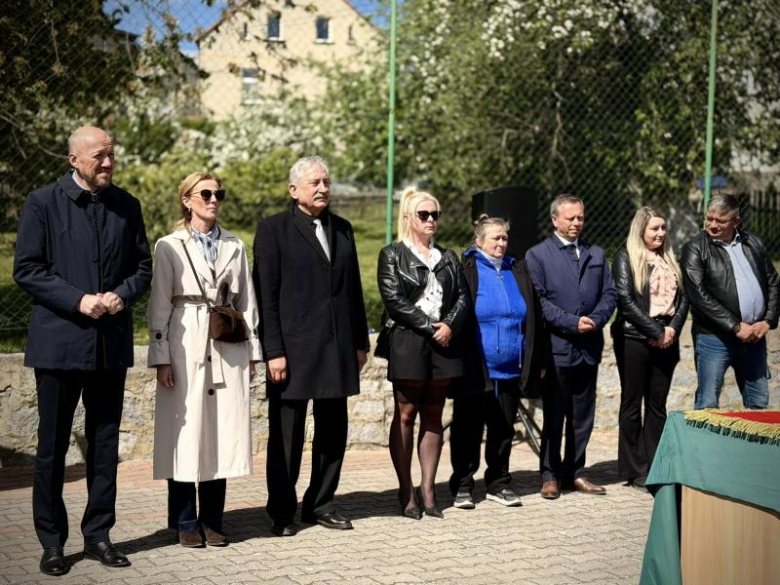 Wyraz jedności, tradycji i strażackiej służby. Uroczystość nadania sztandaru OSP Krzelków