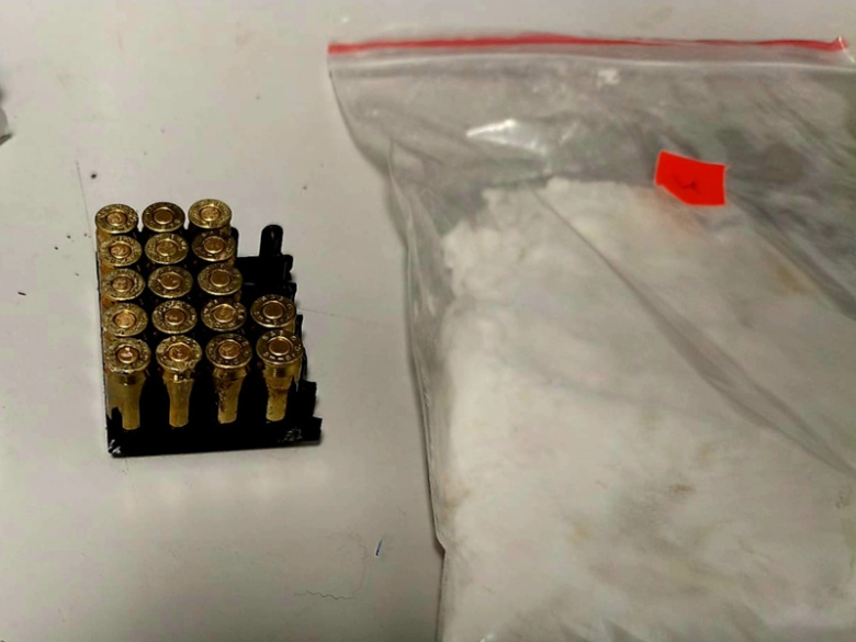 Narkotyki, amunicja i areszt. 26-latek zatrzymany w trakcie kontroli drogowej trafił za kratki