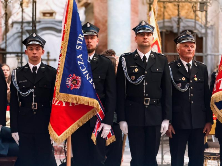 Uroczyste obchody 235. rocznicy Konstytucji 3 Maja i Dnia św. Floriana w Henrykowie