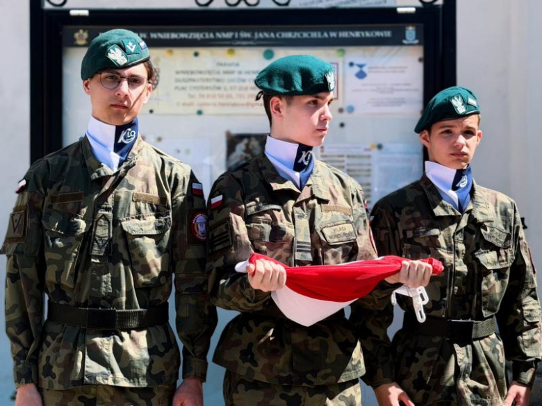 Uroczyste obchody 235. rocznicy Konstytucji 3 Maja i Dnia św. Floriana w Henrykowie