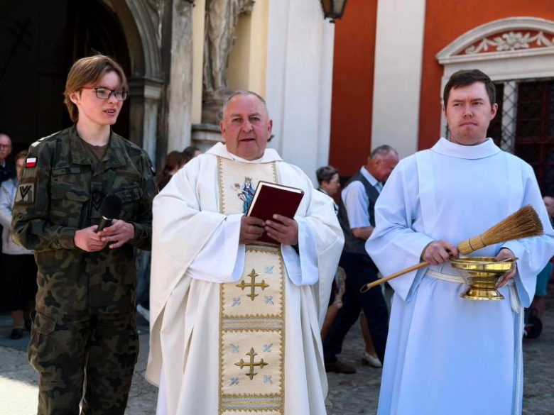 Uroczyste obchody 235. rocznicy Konstytucji 3 Maja i Dnia św. Floriana w Henrykowie