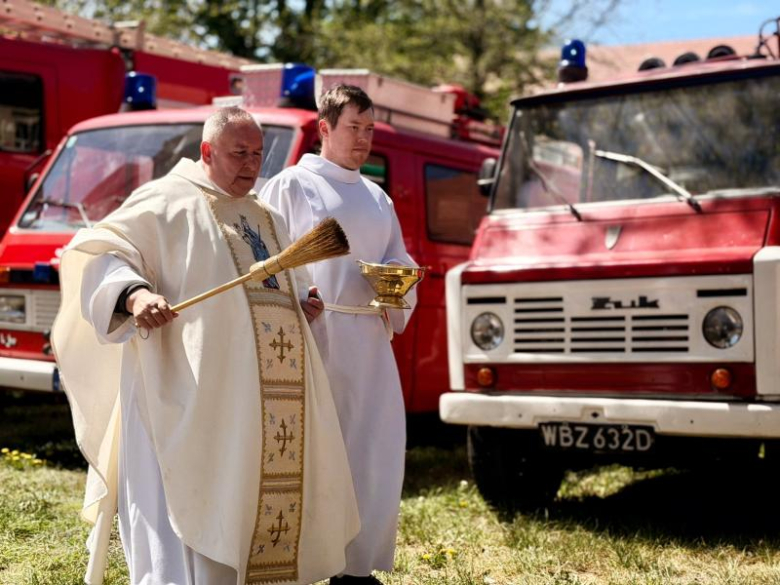 Uroczyste obchody 235. rocznicy Konstytucji 3 Maja i Dnia św. Floriana w Henrykowie