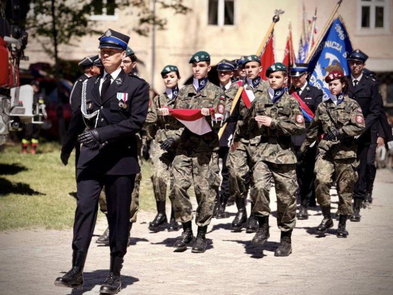 Uroczyste obchody 235. rocznicy Konstytucji 3 Maja i Dnia św. Floriana w Henrykowie