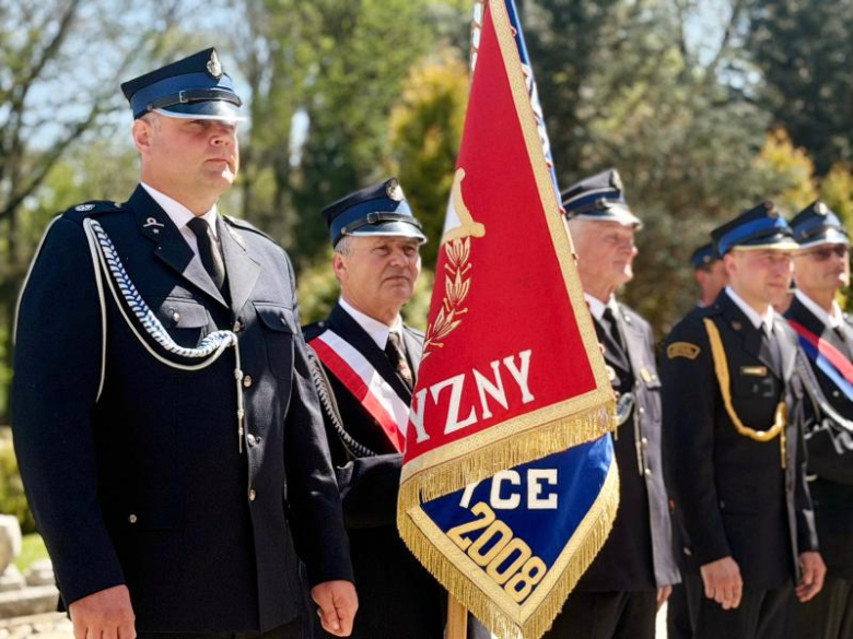 Uroczyste obchody 235. rocznicy Konstytucji 3 Maja i Dnia św. Floriana w Henrykowie