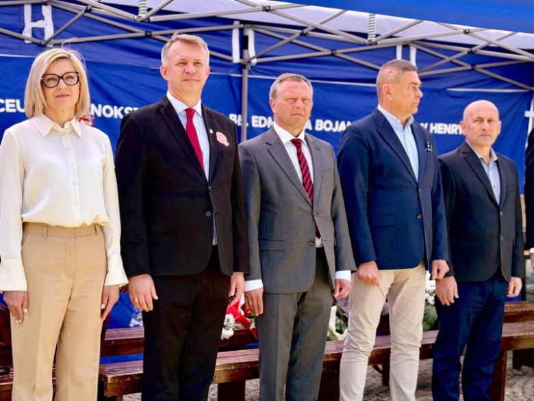 Uroczyste obchody 235. rocznicy Konstytucji 3 Maja i Dnia św. Floriana w Henrykowie