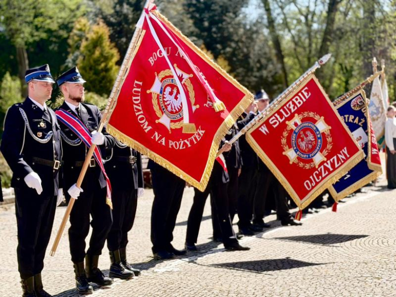 Uroczyste obchody 235. rocznicy Konstytucji 3 Maja i Dnia św. Floriana w Henrykowie