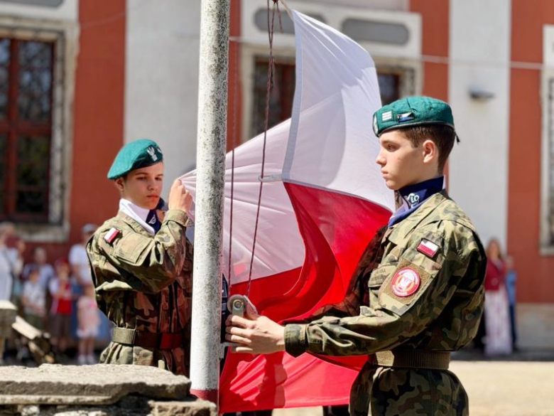 Uroczyste obchody 235. rocznicy Konstytucji 3 Maja i Dnia św. Floriana w Henrykowie