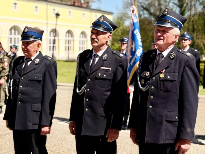 Uroczyste obchody 235. rocznicy Konstytucji 3 Maja i Dnia św. Floriana w Henrykowie