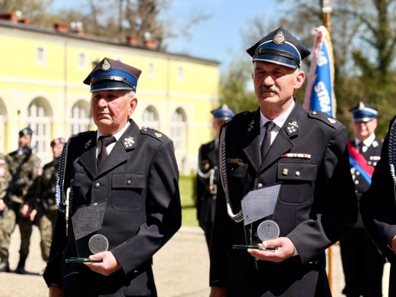Uroczyste obchody 235. rocznicy Konstytucji 3 Maja i Dnia św. Floriana w Henrykowie