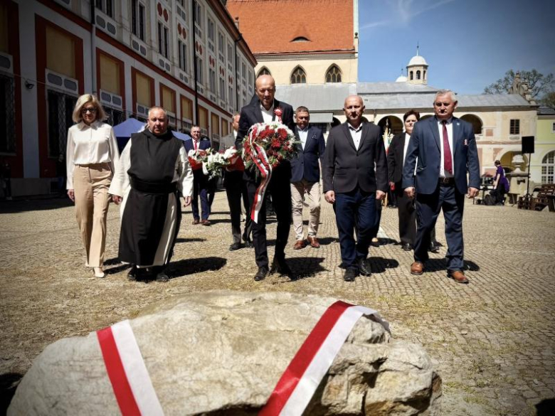Uroczyste obchody 235. rocznicy Konstytucji 3 Maja i Dnia św. Floriana w Henrykowie