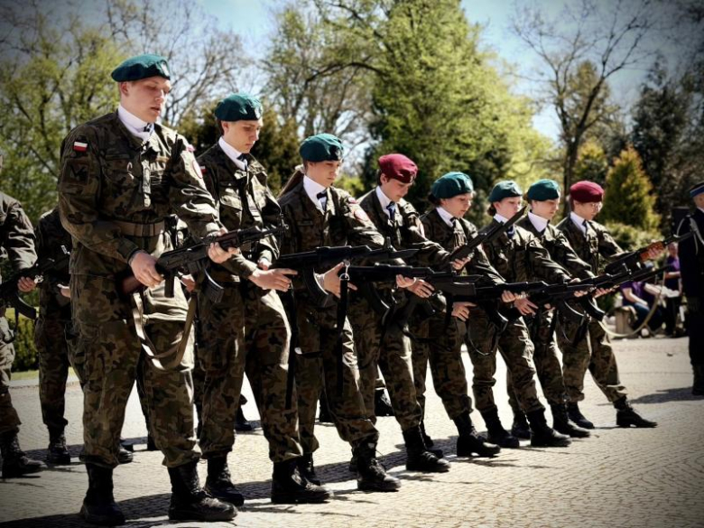 Uroczyste obchody 235. rocznicy Konstytucji 3 Maja i Dnia św. Floriana w Henrykowie