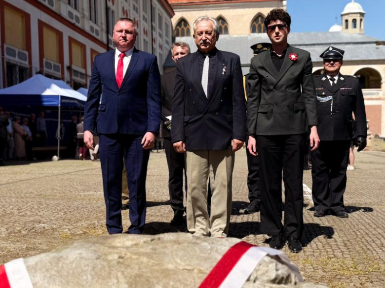 Uroczyste obchody 235. rocznicy Konstytucji 3 Maja i Dnia św. Floriana w Henrykowie