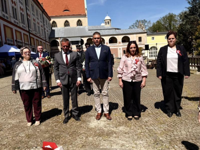 Uroczyste obchody 235. rocznicy Konstytucji 3 Maja i Dnia św. Floriana w Henrykowie