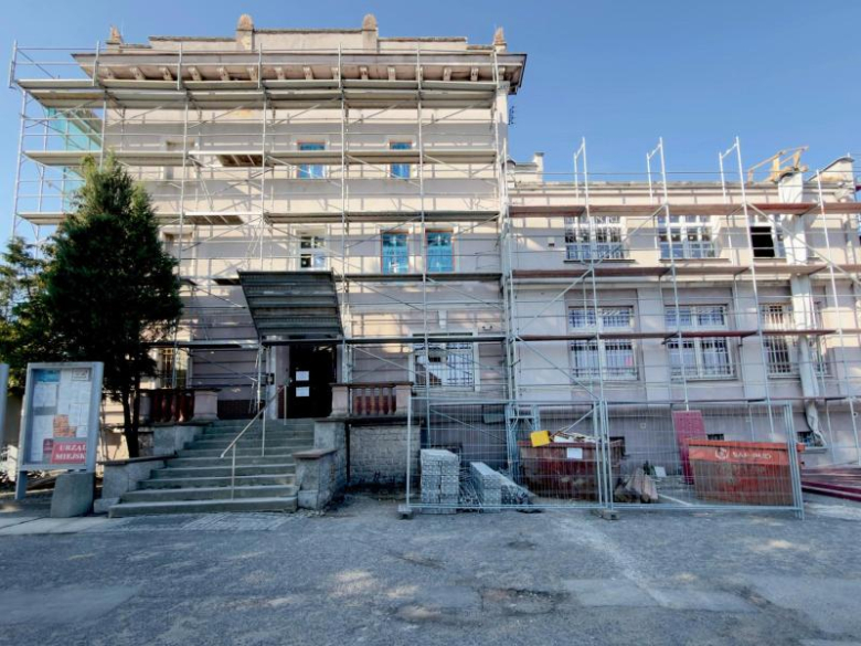 Trwa generalny remont budynku Urzędu Miejskiego w Ziębicach. Zdjęcia z 20 maja z rady budowy