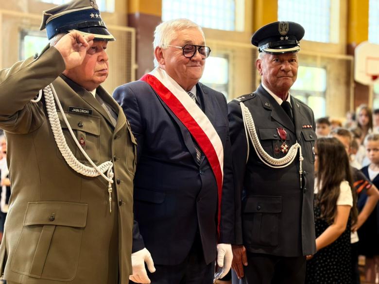 Dzień Patrona i przekazanie sztandaru w Szkole Podstawowej nr 4 w Ziębicach
