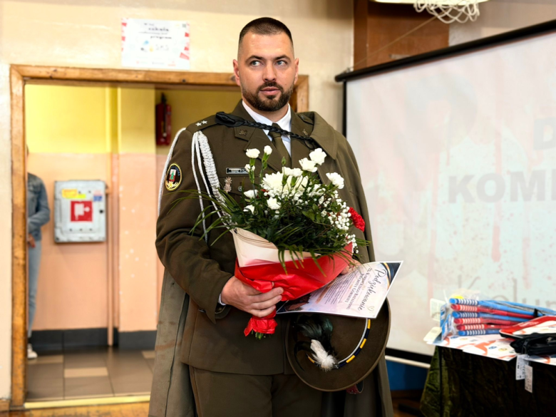 Dzień Patrona i przekazanie sztandaru w Szkole Podstawowej nr 4 w Ziębicach
