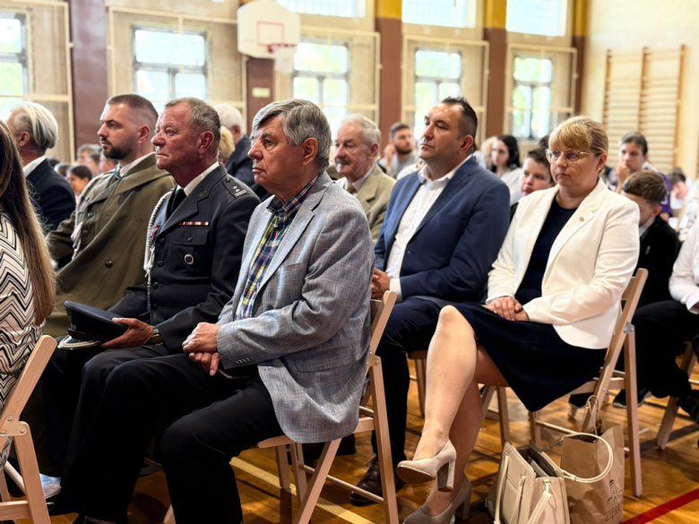 Dzień Patrona i przekazanie sztandaru w Szkole Podstawowej nr 4 w Ziębicach