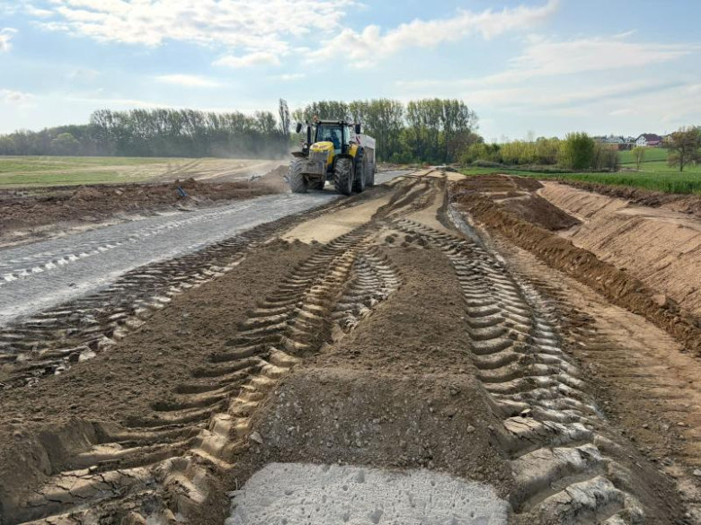 Trwa budowa drogi dojazdowej do Euro-Park Ząbkowice. Inwestycja nabiera tempa