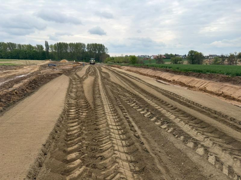Trwa budowa drogi dojazdowej do Euro-Park Ząbkowice. Inwestycja nabiera tempa