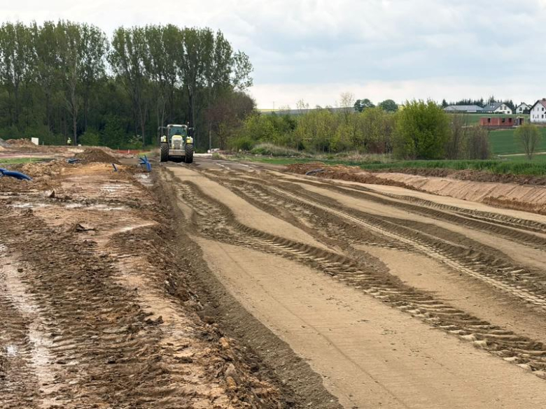 Trwa budowa drogi dojazdowej do Euro-Park Ząbkowice. Inwestycja nabiera tempa