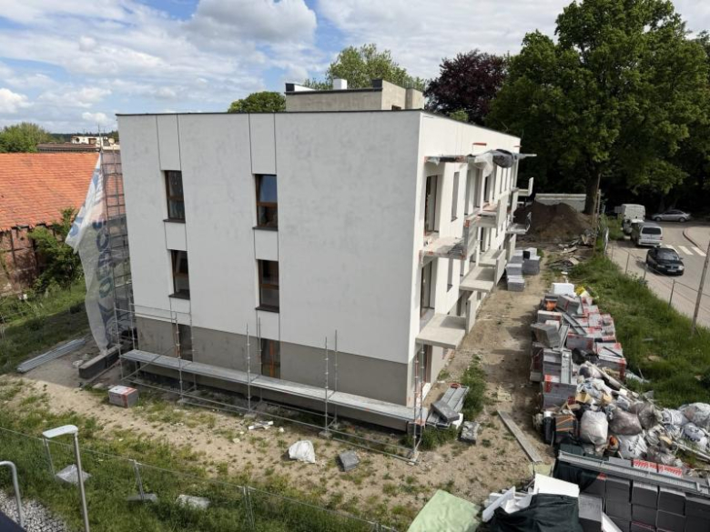 Postępują prace przy budowie budynku wielorodzinnego na wynajem. Inwestycja coraz bliżej finiszu