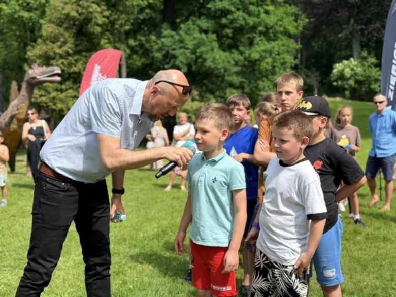 Tłumy dzieci opanowały Park Miejski w Ziębicach. Dzień Dziecka pełen atrakcji i dobrej zabawy [foto]