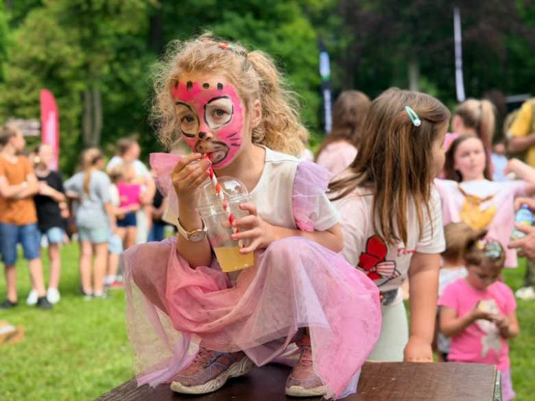 Tłumy dzieci opanowały Park Miejski w Ziębicach. Dzień Dziecka pełen atrakcji i dobrej zabawy [foto]