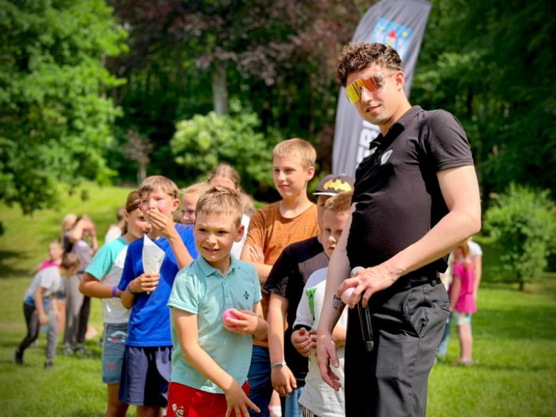Tłumy dzieci opanowały Park Miejski w Ziębicach. Dzień Dziecka pełen atrakcji i dobrej zabawy [foto]
