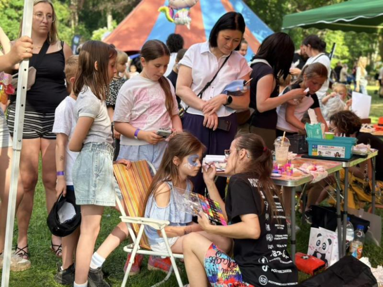 Tłumy dzieci opanowały Park Miejski w Ziębicach. Dzień Dziecka pełen atrakcji i dobrej zabawy [foto]