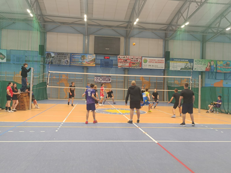 Sportowa rywalizacja podczas Turnieju Siatkówki