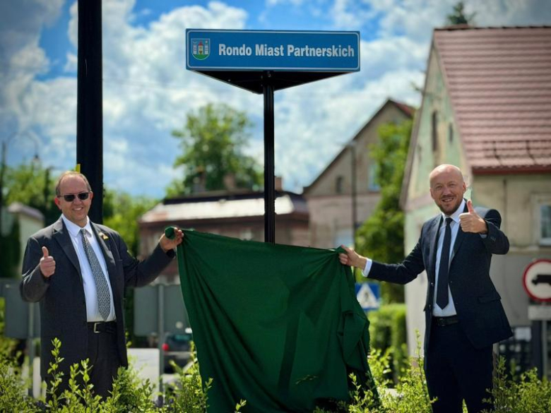Honorowi Obywatele, nowe rondo i ulica Mariana Kasprzyka. Wyjątkowa sesja Rady Miejskiej w Ziębicach