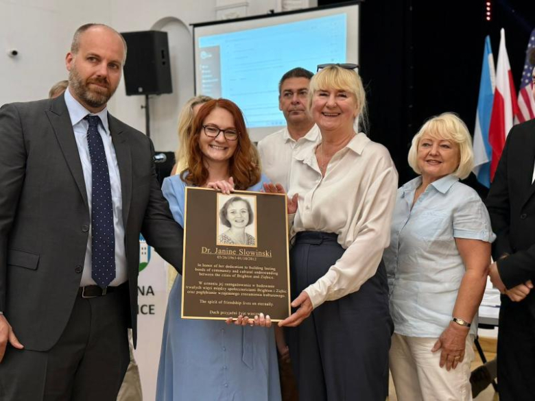 Honorowi Obywatele, nowe rondo i ulica Mariana Kasprzyka. Wyjątkowa sesja Rady Miejskiej w Ziębicach