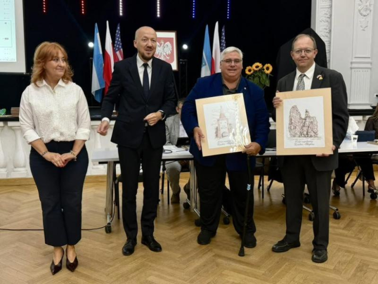 Honorowi Obywatele, nowe rondo i ulica Mariana Kasprzyka. Wyjątkowa sesja Rady Miejskiej w Ziębicach