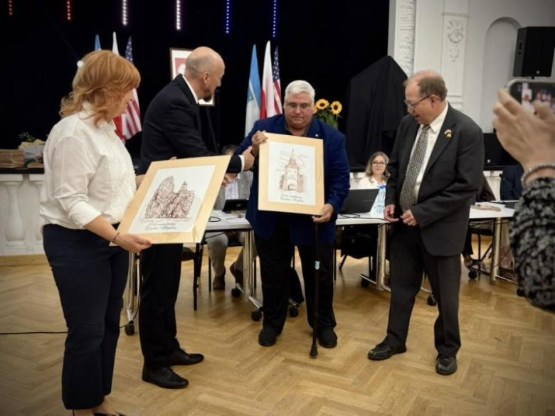 Honorowi Obywatele, nowe rondo i ulica Mariana Kasprzyka. Wyjątkowa sesja Rady Miejskiej w Ziębicach