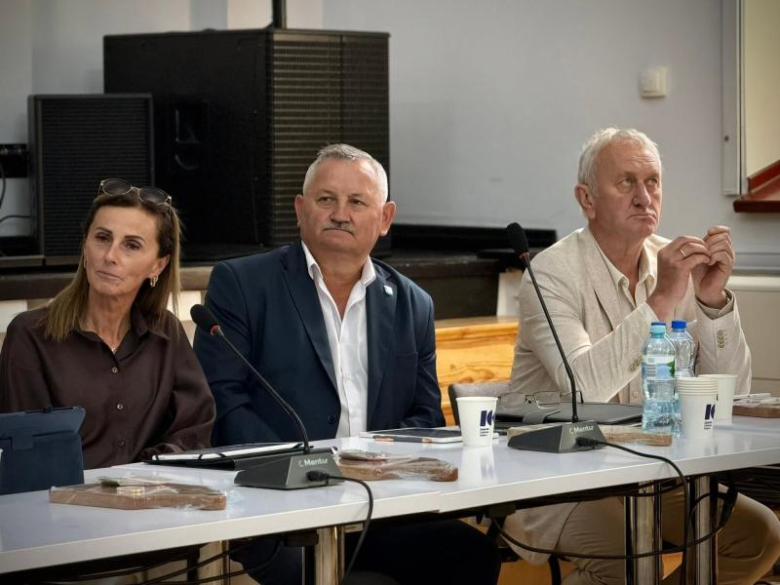 Honorowi Obywatele, nowe rondo i ulica Mariana Kasprzyka. Wyjątkowa sesja Rady Miejskiej w Ziębicach