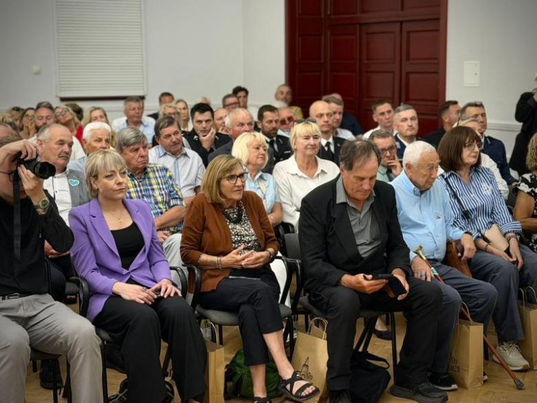 Honorowi Obywatele, nowe rondo i ulica Mariana Kasprzyka. Wyjątkowa sesja Rady Miejskiej w Ziębicach