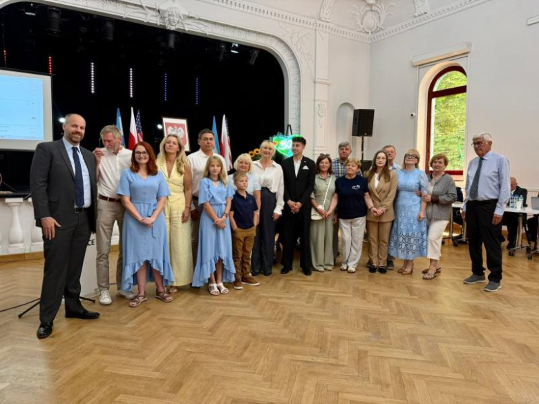 Honorowi Obywatele, nowe rondo i ulica Mariana Kasprzyka. Wyjątkowa sesja Rady Miejskiej w Ziębicach