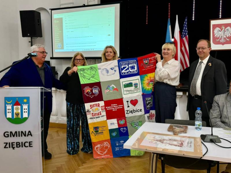 Honorowi Obywatele, nowe rondo i ulica Mariana Kasprzyka. Wyjątkowa sesja Rady Miejskiej w Ziębicach