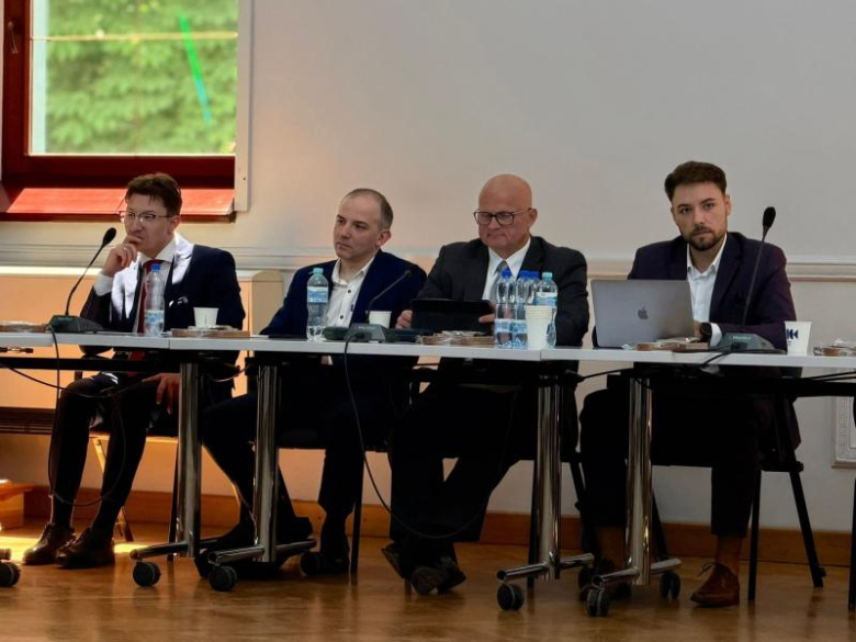Honorowi Obywatele, nowe rondo i ulica Mariana Kasprzyka. Wyjątkowa sesja Rady Miejskiej w Ziębicach