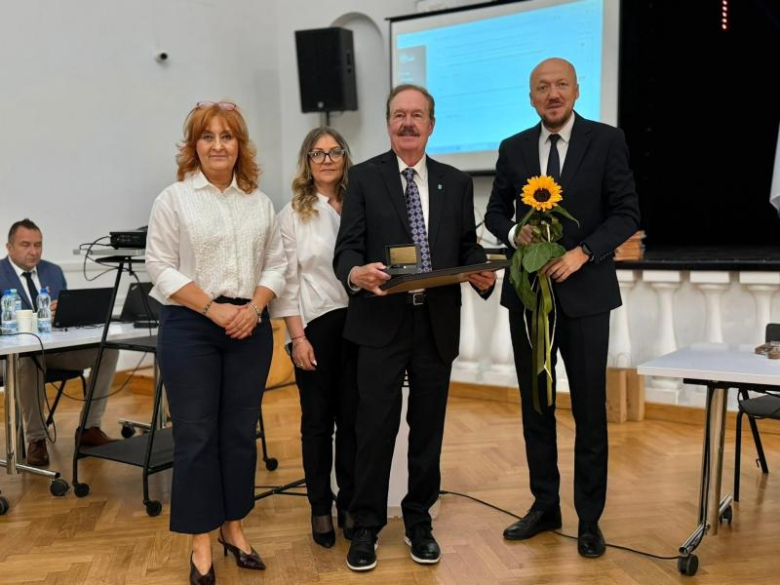 Honorowi Obywatele, nowe rondo i ulica Mariana Kasprzyka. Wyjątkowa sesja Rady Miejskiej w Ziębicach