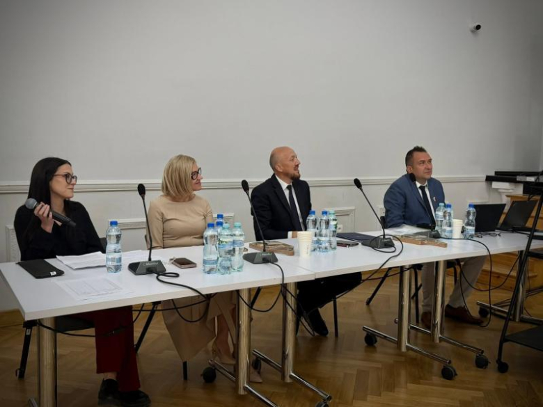Honorowi Obywatele, nowe rondo i ulica Mariana Kasprzyka. Wyjątkowa sesja Rady Miejskiej w Ziębicach
