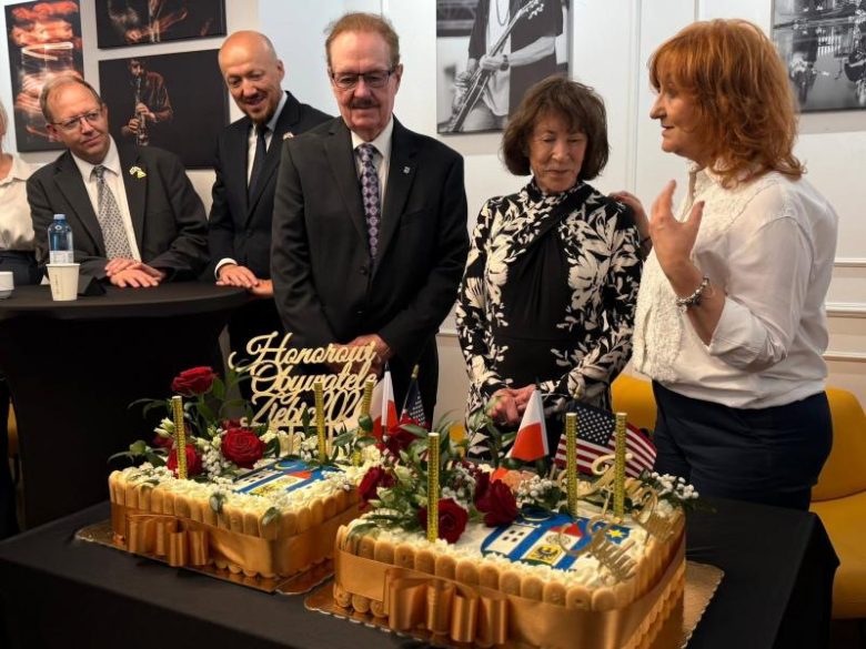 Honorowi Obywatele, nowe rondo i ulica Mariana Kasprzyka. Wyjątkowa sesja Rady Miejskiej w Ziębicach