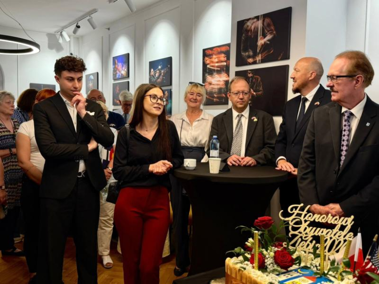 Honorowi Obywatele, nowe rondo i ulica Mariana Kasprzyka. Wyjątkowa sesja Rady Miejskiej w Ziębicach