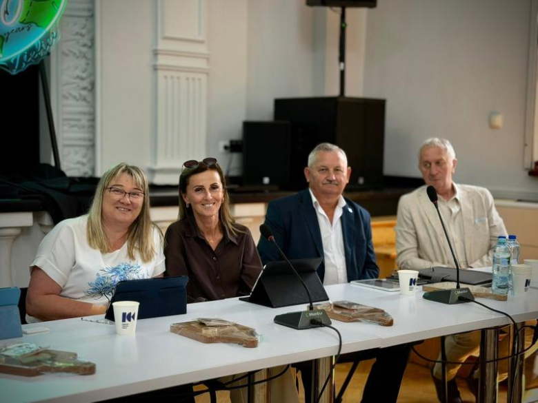 Honorowi Obywatele, nowe rondo i ulica Mariana Kasprzyka. Wyjątkowa sesja Rady Miejskiej w Ziębicach