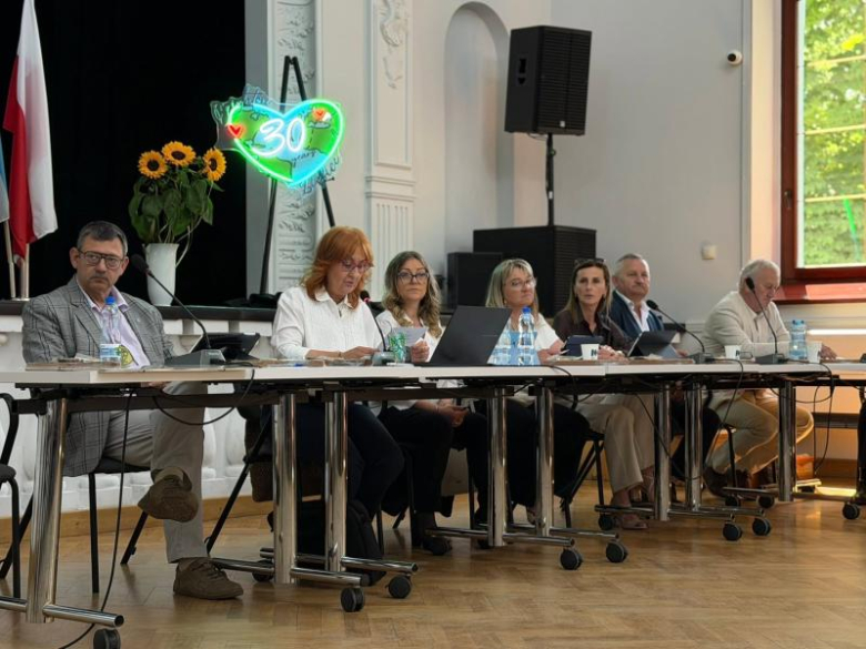 Honorowi Obywatele, nowe rondo i ulica Mariana Kasprzyka. Wyjątkowa sesja Rady Miejskiej w Ziębicach
