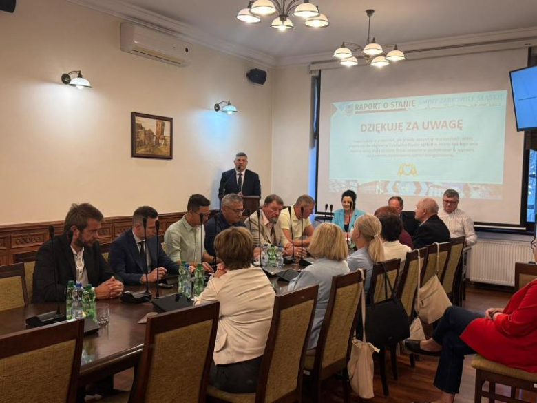 Jednogłośne wotum zaufania i absolutorium dla burmistrza Marcina Orzeszka
