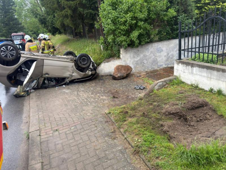 Nietrzeźwy kierowca dachował w Ziębicach. Miał ponad 1,5 promila alkoholu