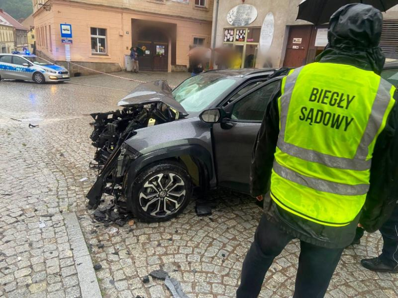 Śmiertelny wypadek w Bardzie. Nie żyje 45-letni mężczyzna i 12-letni chłopiec