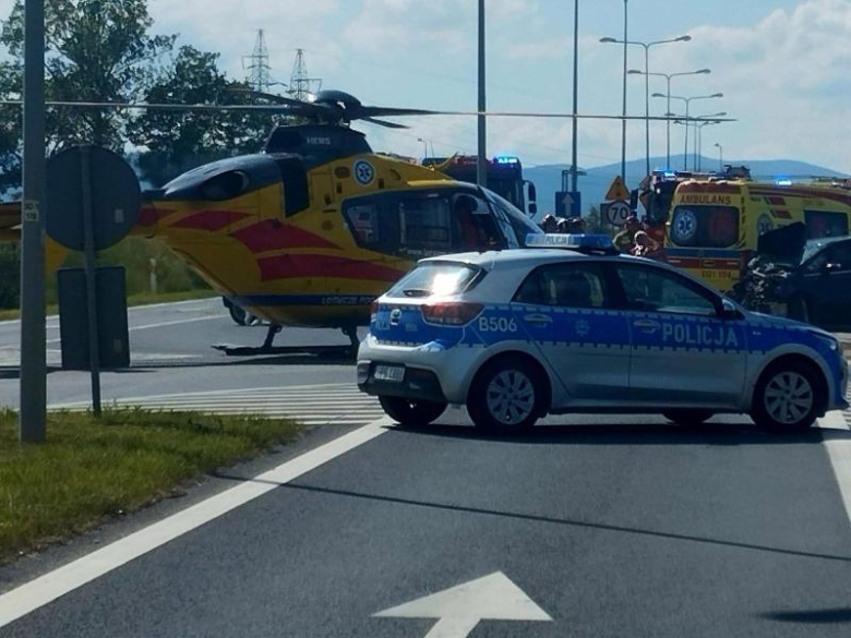Zderzenie dwóch samochodów na skrzyżowaniu małej obwodnicy Ząbkowic Śląskich. LPR w akcji